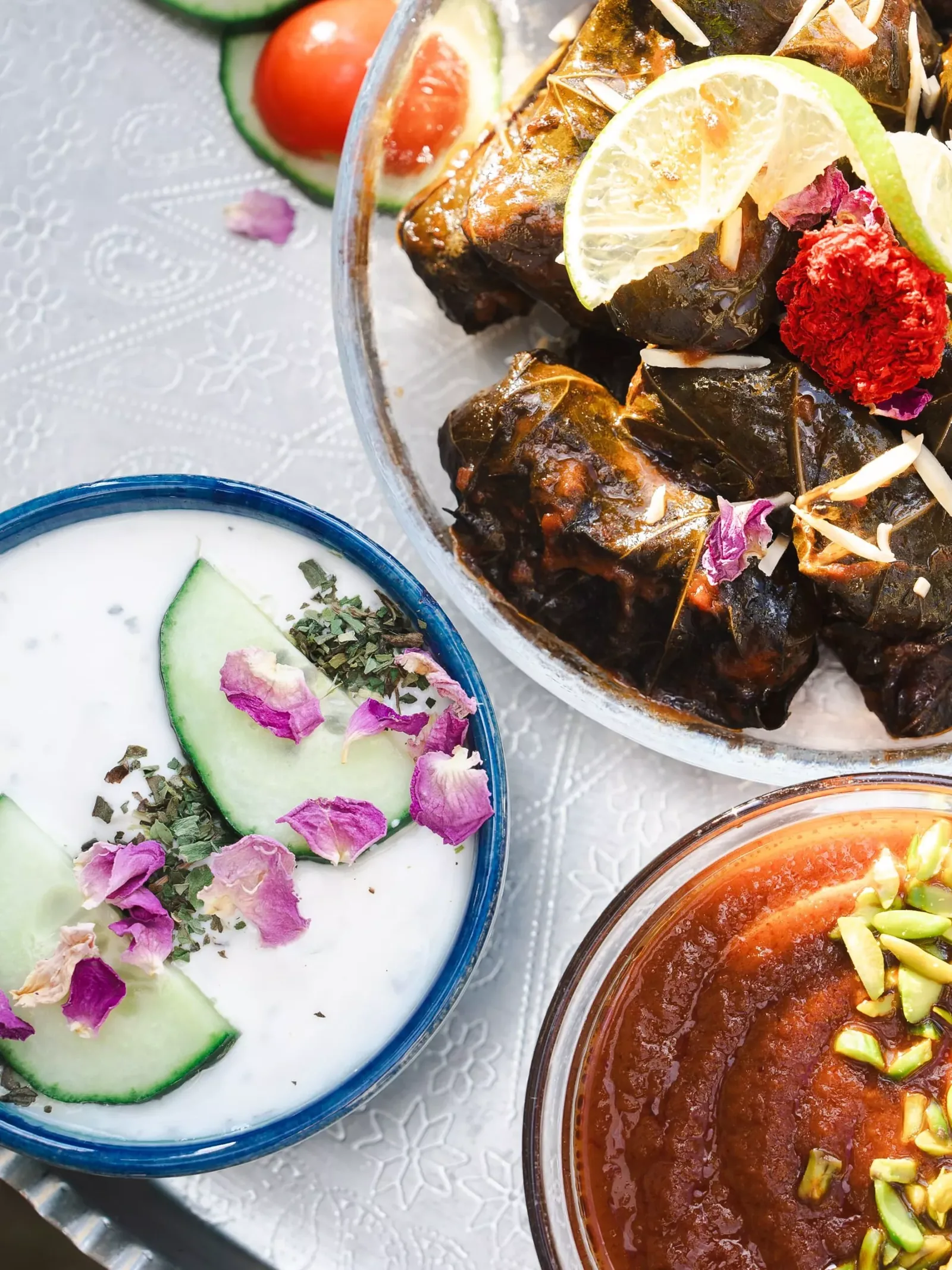 Entrées persanes dolmeh et mast-o-khiar